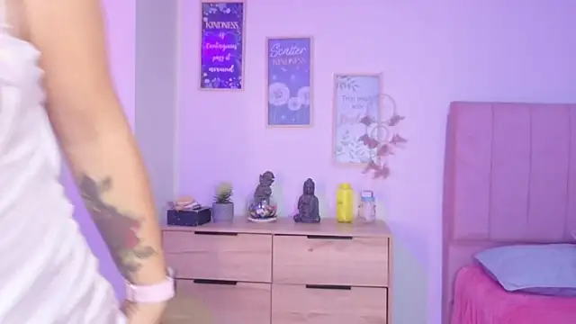 bluee hazell online show from October 23, 2025, 11:31 am