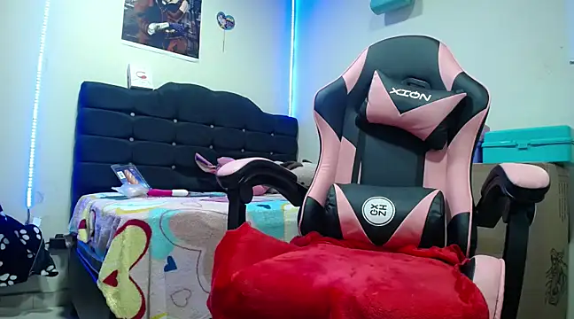 yuliana 19 online show from March 11, 2025, 1:23 pm