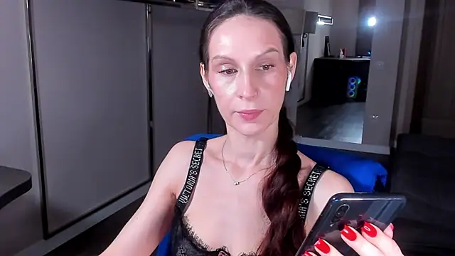 Snapshot of Mila_Anders chatting on February 25, 2026, 5:29 am Mila Anders online show from February 25, 2026, 5:29 am