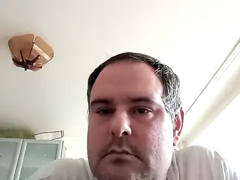 Snapshot of tididi1986 chatting on October 31, 2025, 2:02 pm tididi1986 online show from October 31, 2025, 2:02 pm