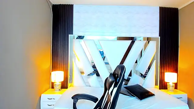 Linda4Petite online show from October 18, 2025, 6:21 pm