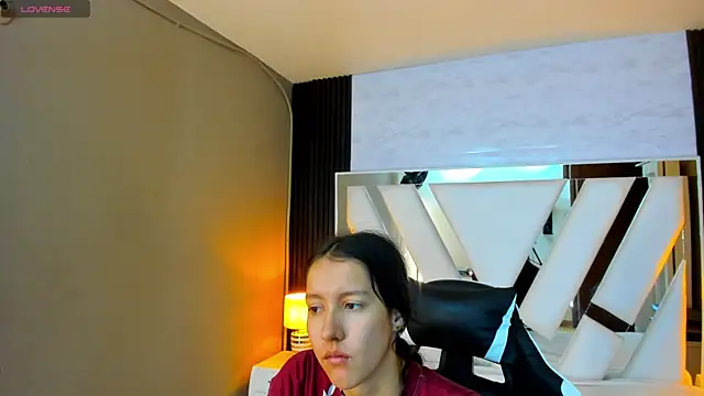 Linda4Petite online show from September 28, 2025, 1:18 pm