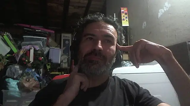 Snapshot of Anarchy_Burger chatting on July 7, 2026, 1:25 pm Anarchy Burger online show from July 7, 2026, 1:25 pm