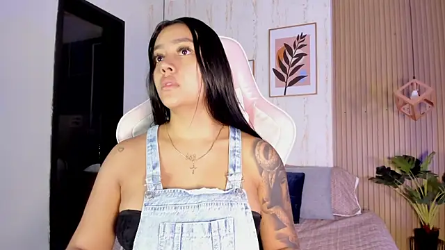 CameronCollins  online show from October 13, 2025, 7:37 pm