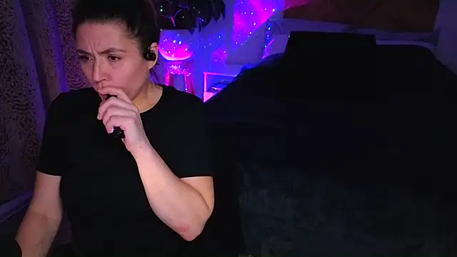 Ellie-L-Elizabeth online show from January 6, 2026, 4:05 am