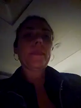 Ellie-L-Elizabeth online show from May 10, 2026, 2:59 am