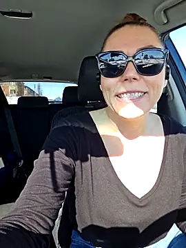 Ellie-L-Elizabeth online show from February 28, 2025, 4:10 pm