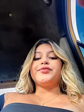 lunablossom  online show from September 21, 2025, 8:47 pm