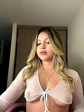 lunablossom  online show from September 24, 2025, 11:54 pm