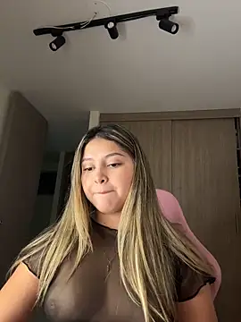 lunablossom  online show from March 31, 2026, 3:19 am