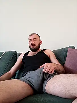 NiiiRvaNaa online show from February 25, 2026, 5:51 am