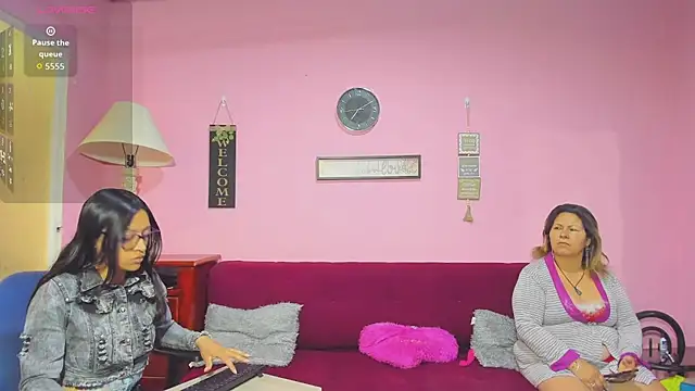 lesbiancuple online show from September 29, 2025, 12:11 pm