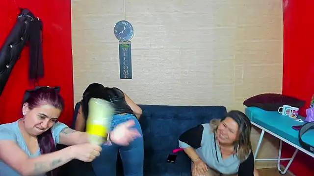 lesbiancuple online show from September 28, 2025, 1:01 am