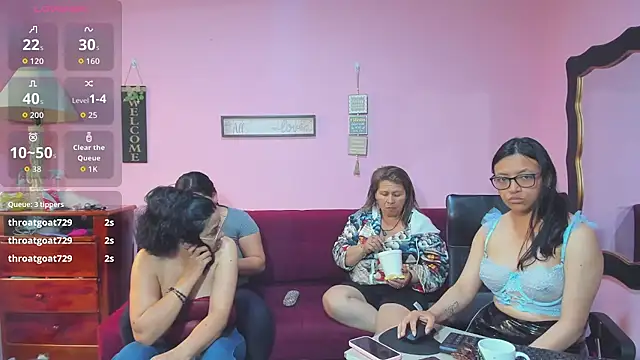 lesbiancuple online show from November 20, 2025, 4:07 pm