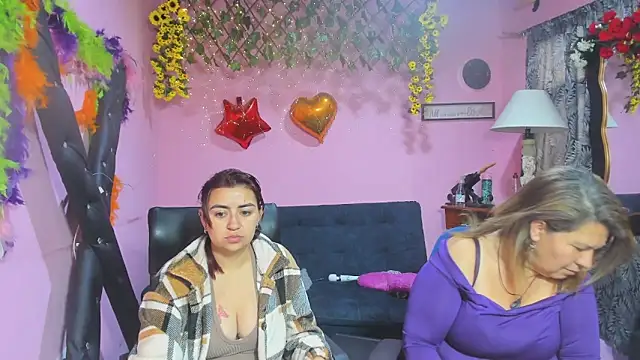 lesbiancuple online show from March 3, 2026, 12:01 pm