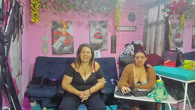 lesbiancuple online show from June 12, 2026, 12:36 pm