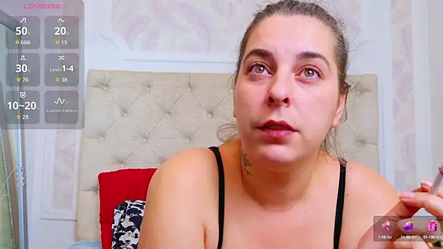 KarinaNoir online show from September 17, 2025, 3:41 am