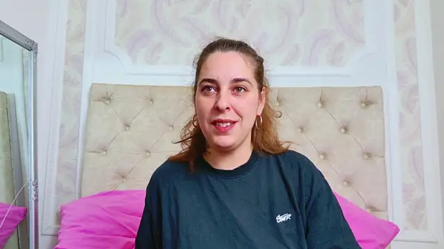 KarinaNoir online show from April 3, 2026, 4:08 am