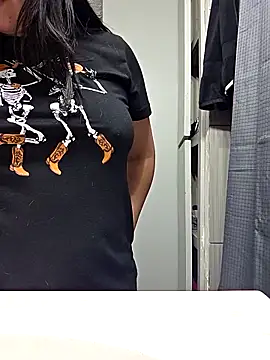 AriannaPena online show from November 5, 2025, 9:29 pm