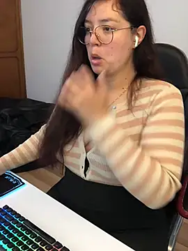 kayortiiz online show from May 28, 2026, 11:38 am