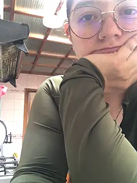 Snapshot of kayortiiz chatting on March 15, 2025, 6:21 pm kayortiiz online show from March 15, 2025, 6:21 pm