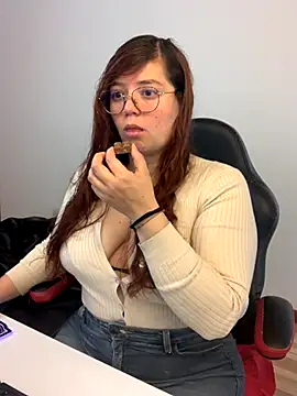 Snapshot of kayortiiz chatting on October 2, 2025, 5:05 pm kayortiiz online show from October 2, 2025, 5:05 pm