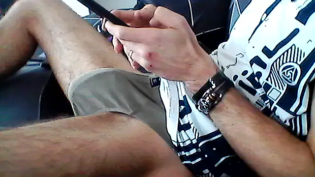 Snapshot of mickzizi chatting on February 9, 2026, 11:41 am mickzizi online show from February 9, 2026, 11:41 am