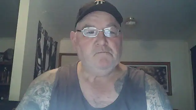 Snapshot of HOTANAL chatting on October 4, 2025, 10:33 pm HOTANAL online show from October 4, 2025, 10:33 pm