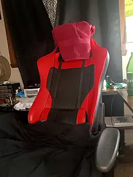 Snapshot of yellowwetfox chatting on December 7, 2024, 12:57 am yellowwetfox online show from December 7, 2024, 12:57 am