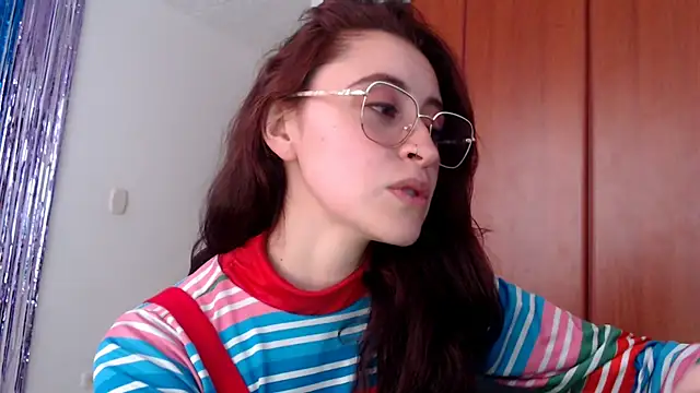 Snapshot of Juls_winter_ chatting on September 15, 2025, 5:57 pm Juls winter online show from September 15, 2025, 5:57 pm