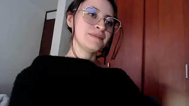 Snapshot of Juls_winter_ chatting on March 13, 2025, 10:32 pm Juls winter online show from March 13, 2025, 10:32 pm