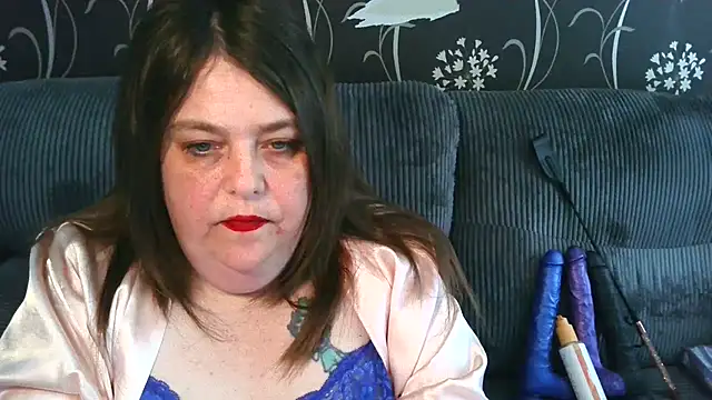 HouseWifeWhore Milf online show from April 17, 2026, 12:41 pm