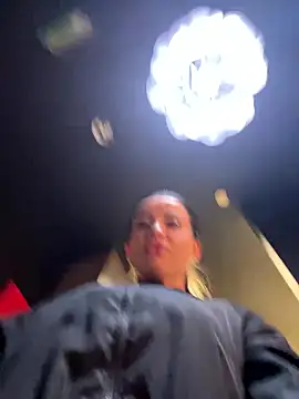 CrazzyChicks online show from November 1, 2025, 7:57 am