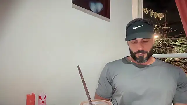 romeolovedark online show from November 8, 2025, 4:49 am