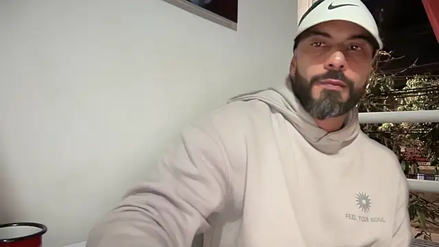 romeolovedark online show from October 15, 2025, 4:44 am