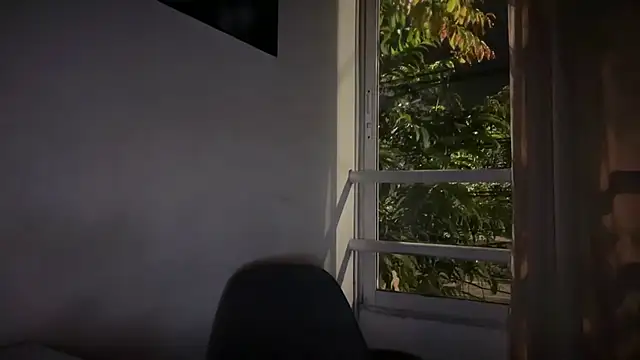romeolovedark online show from June 11, 2026, 4:31 am