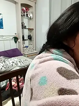 laura dirtyhot online show from December 19, 2025, 7:33 am