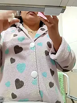 laura dirtyhot online show from November 9, 2025, 11:47 am