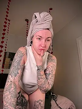 Snapshot of IvyHoney chatting on February 12, 2025, 7:02 am IvyHoney online show from February 12, 2025, 7:02 am