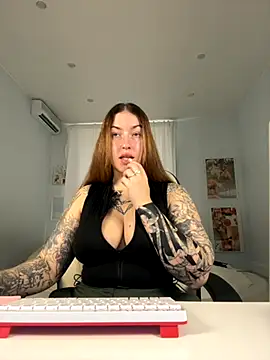Snapshot of IvyHoney chatting on September 16, 2025, 7:42 am IvyHoney online show from September 16, 2025, 7:42 am