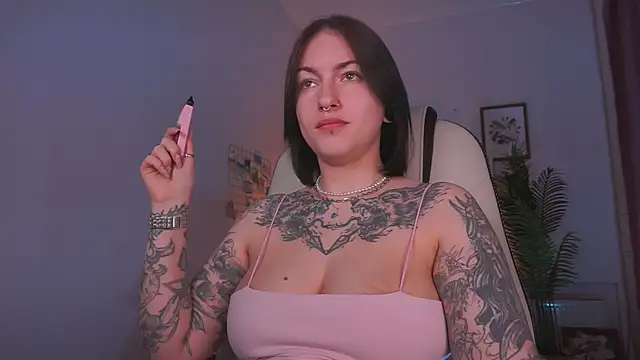 Snapshot of IvyHoney chatting on February 25, 2025, 4:35 pm IvyHoney online show from February 25, 2025, 4:35 pm