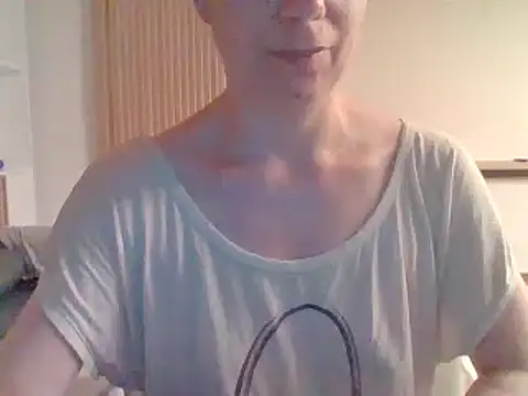 Moi Lina online show from July 28, 2026, 9:36 pm
