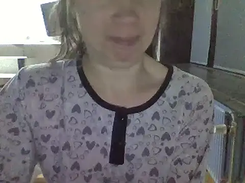 Snapshot of Moi_Lina chatting on October 13, 2025, 11:38 pm Moi Lina online show from October 13, 2025, 11:38 pm