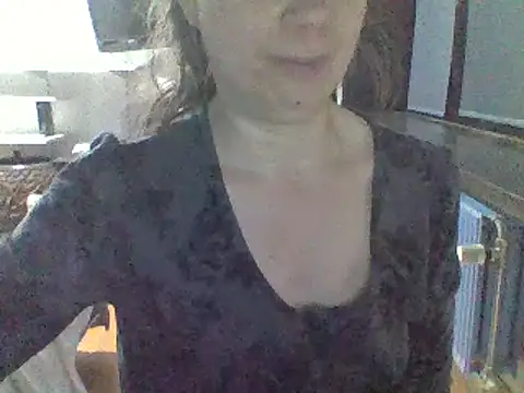 Snapshot of Moi_Lina chatting on October 5, 2025, 10:11 pm Moi Lina online show from October 5, 2025, 10:11 pm
