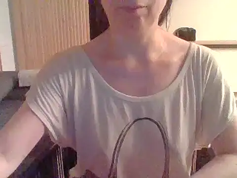 Moi Lina online show from July 18, 2026, 9:45 pm