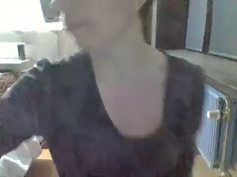 Snapshot of Moi_Lina chatting on January 1, 2025, 12:11 am Moi Lina online show from January 1, 2025, 12:11 am