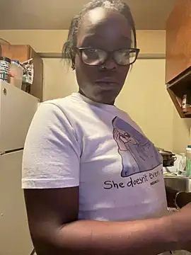 Snapshot of ChocolateBuns101 chatting on December 27, 2024, 11:21 pm ChocolateBuns101 online show from December 27, 2024, 11:21 pm