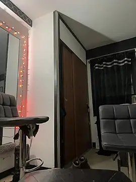 Snapshot of ChocolateBuns101 chatting on February 21, 2025, 7:56 am ChocolateBuns101 online show from February 21, 2025, 7:56 am