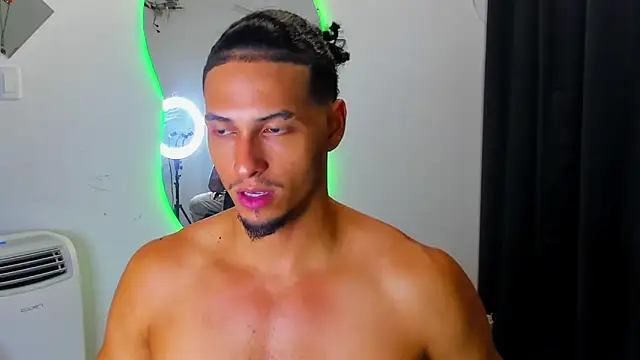 Snapshot of Kris_Khalifa69 chatting on September 25, 2025, 12:49 am Kris Khalifa69 online show from September 25, 2025, 12:49 am