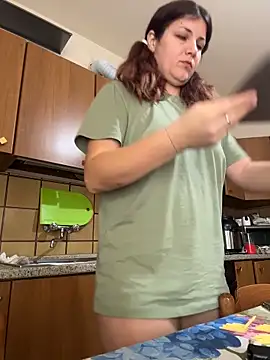 DaisyVibesss online show from November 18, 2025, 9:56 am